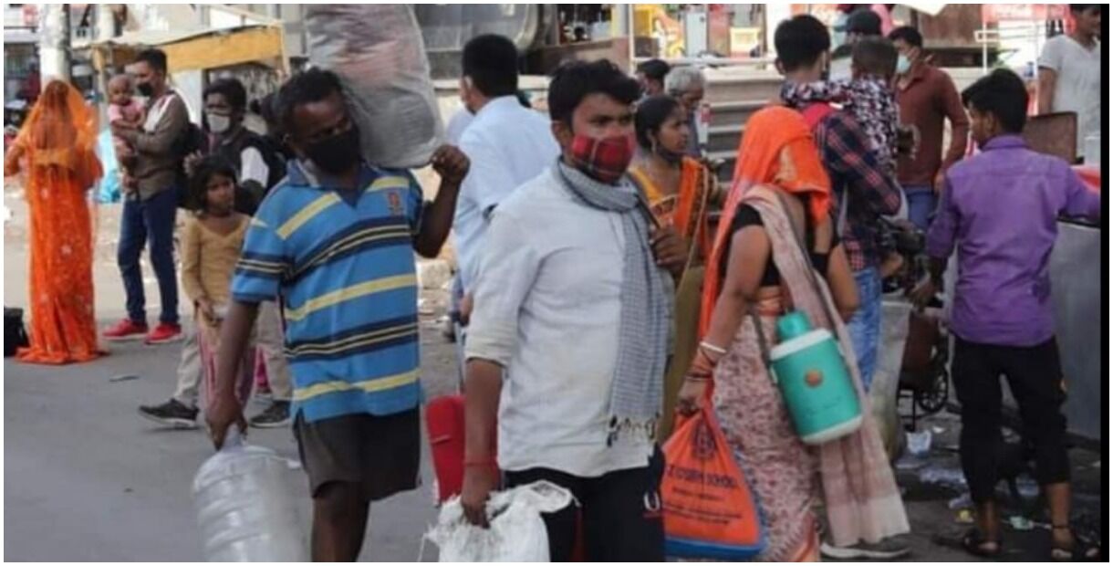 पेट का जुगाड़ : लॉकडाउन में छूट मिलते ही प्रवासी मजदूरों की होने लगी वापसी, रोटी की तलाश में यूपी-बिहार से चल पड़े दिल्ली