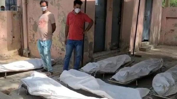 अलीगढ़ में जहरीली शराब से अब तक 56 लोगों की हो चुकी है मौत, आँकड़े छुपाने में लगा हुआ है प्रशासन