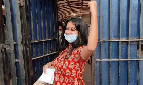 कौन हैं नताशा नरवाल जिनका फोटो शेयर कर लोग कह रहे बेटी तुम्हारे साहस को सलाम