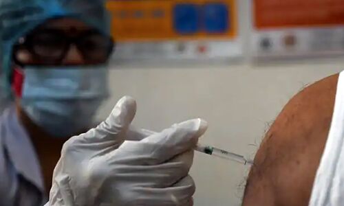 टीकाकरण की रही यही रफ्तार तो 140 करोड़ लोगों को वैक्सीन लगाने में लग जायेंगे 10 साल