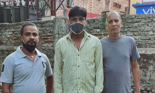 कोरोनाकाल में दाने-दाने को मोहताज प्रवासी मज़दूर, रेलवे के मजदूर के पास रेल से गाँव लौटने तक के पैसे नहीं कोरोनाकाल में दाने-दाने को मोहताज प्रवासी मज़दूर, रेलवे के मजदूर के पास रेल से गाँव लौटने तक के पैसे नहीं