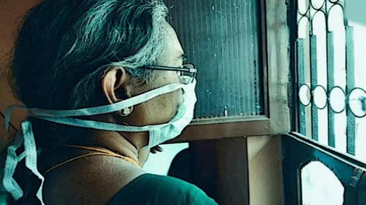 आइसोलेशन से चिढ़ी सास तो बहू को भी जबरन गले लगा किया पॉजिटिव, बोलीं- मेरे मरने के बाद तुम सब सुखी रहना चाहते हो?