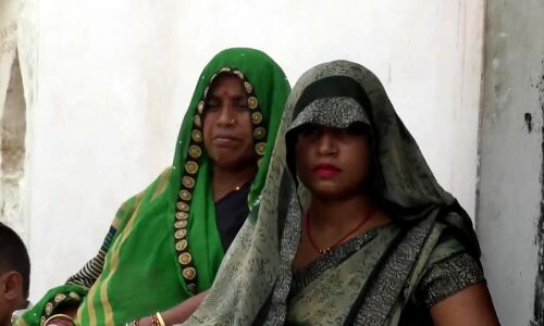 योगी सरकार में दलित महिला प्रधान को बैठने के नाम पर दी गई जमीन, तुम्हारी औकात नहीं कहकर दबंग ने छीनी कुर्सी