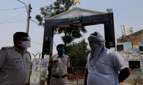 Ground Reprot : टिटौली में ढाई माह में 70 मौतें, प्रशासन मान रहा कोविड से गई सिर्फ 10 की जान