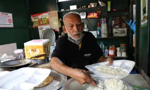 बाबा का ढाबा फेम कांता प्रसाद नींद की गोली लेने के बाद अस्पताल में भर्ती, 40 घंटे बाद भी नहीं आया होश