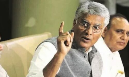 फिर फंसे अमरिंदर: सिद्धू के बाद अब पार्टी प्रदेशाध्यक्ष सुनील जाखड़ व दो मंत्रियों ने पूर्व कांग्रेस विधायकों के बेटों को नौकरी देने पर  घेरा