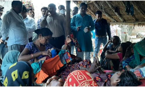 योगीराज : लखीमपुर खीरी में 8 वर्षीय दलित बच्ची की गला घोंटकर हत्या, परिजनो ने दुष्कर्म के बाद मारे जाने की जताई आशंका योगीराज : लखीमपुर खीरी में 8 वर्षीय दलित बच्ची की गला घोंटकर हत्या, परिजनो ने दुष्कर्म के बाद मारे जाने की जताई आशंका