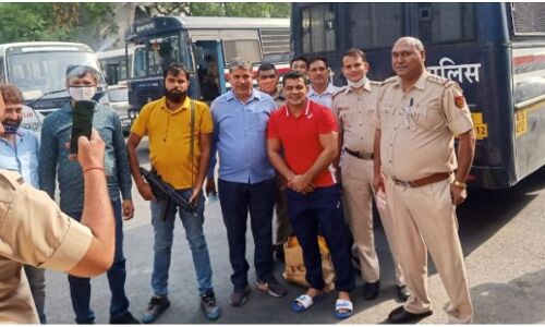 मण्डोली जेल से तिहाड़ शिफ्ट किये गए पहलवान सुशील के साथ पुलिस की सेल्फी हुई वायरल, मुस्कुराता दिखा हत्यारोपी