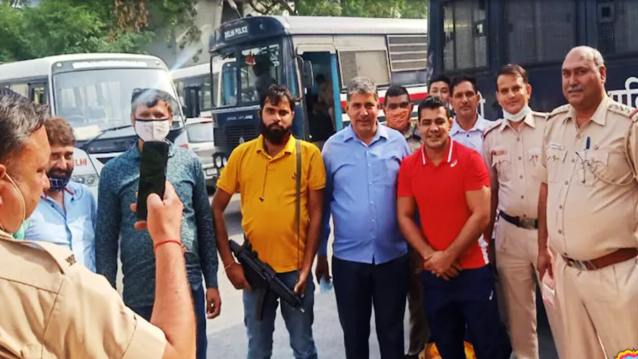 हत्यारोपी सुशील कुमार के साथ सेल्फी से उजागर होता दिल्ली पुलिस का दोहरा चरित्र हत्यारोपी सुशील कुमार के साथ सेल्फी से उजागर होता दिल्ली पुलिस का दोहरा चरित्र