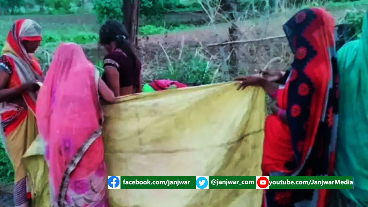 दर्द से कराहती गर्भवती को तिरपाल का घेरा बना ग्रामीण महिलाओं ने कराया प्रसव, घर से 12 किमी चली थी पैदल