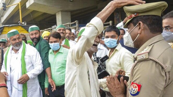 किसानों के साथ दिल्ली के जंतर मंतर पहुंचे टिकैत, 19 दिन तक लगाएंगे किसान संसद