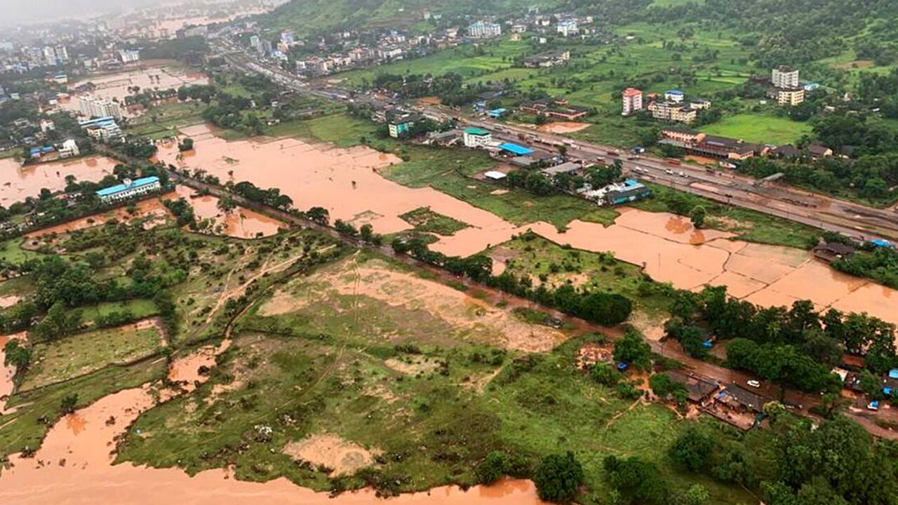 महाराष्ट्र में लगातार बारिश के बीच भूस्खलन से 36 लोगों की मौत,कई लोगों के अब भी दबे होने की आशंका