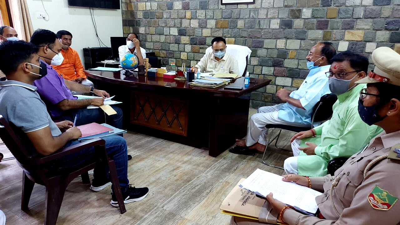 चुनाव सामने देख उमड़ा भाजपा का दलित प्रेम, वन गांवों के निवासियों को एक बार फिर गांव में रोशनी की उम्मीद