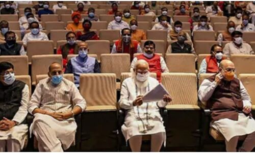 विपक्ष के हंगामे पर BJP सांसदों से बोले मोदी, कांग्रेस नहीं चाहती सदन चले, इन्हें मीडिया जनता के सामने करें बेनकाब