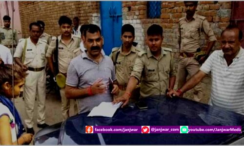 UP : पत्नी पर वशीकरण के शक में पड़ोसी बुजुर्ग को काटा डाला फिर खून से सनी कुल्हाड़ी लेकर थाने पहुंचा आरोपी