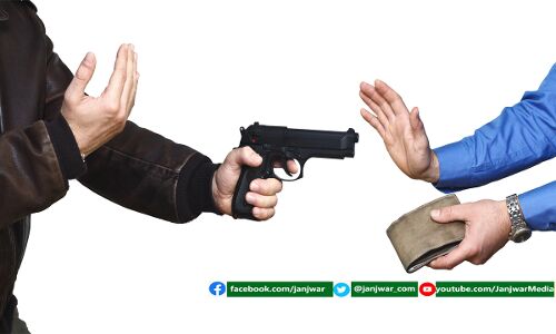 यूपी : बदमाशों ने परिवार को बंधक बना लूट की वारदात को दिया अंजाम, एक भाई को चाकू मारा तो दूसरे को छत से फेंका