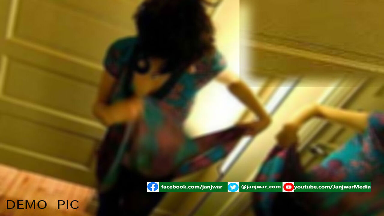 सिक्योरिटी गार्ड की पत्नी का कपड़े बदलते बनाया वीडियो, फिर धमकाकर बार-बार रेप करते रहे रिटायर्ड प्रोफेसर और बिजनेसमैन