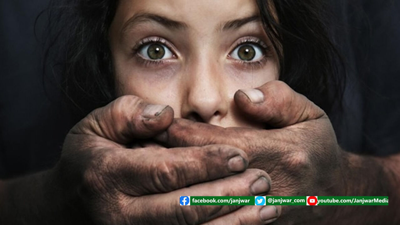 दलित युवती का सरेआम अपहरण, पुलिस बोली- इंतजार कर लो किसी के साथ गई होगी आ जाएगी