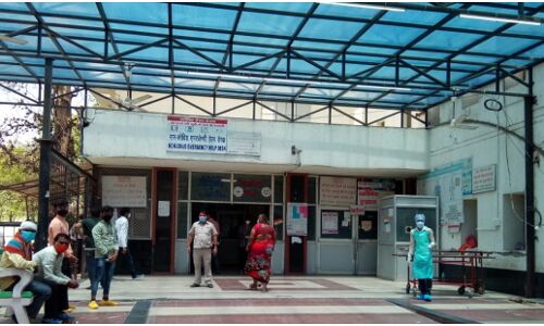 UP : निलंबन की बहाली में अस्पताल के बिस्तर पर छेना पिज्जा खाकर की हुल्लड़बाजी, 12 घंटे में ही 9 कर्मचारी फिर सस्पेंड