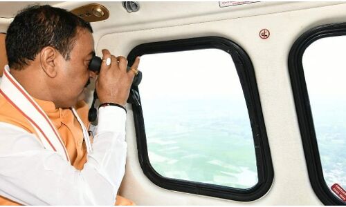 दुरबीन लेकर हवाई सर्वेक्षण में ट्रोल हुए केशव प्रसाद, लोग बोले क्या मार्कशीट खोज रहे मौर्या जी