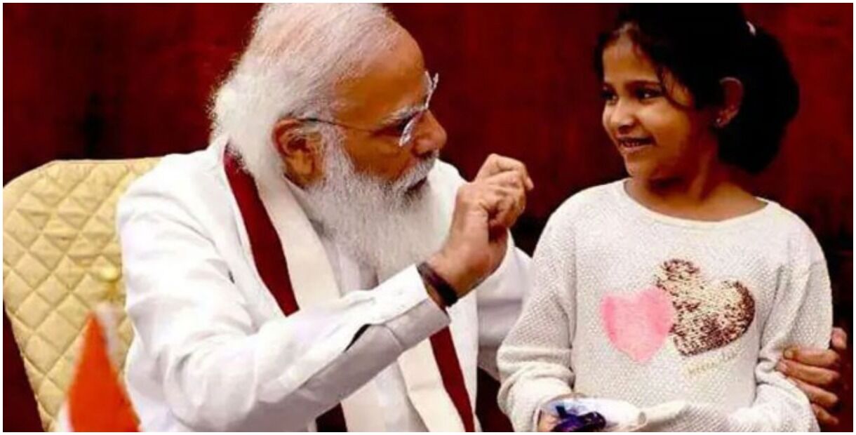 फिल्मी स्क्रिप्ट से कम नहीं रही 10 साल की बच्ची से मोदी की मुलाकात, लेकिन PM ने ये नहीं बताया BJP सांसद की पुत्री है