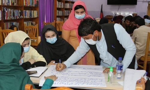 अब विश्वविद्यालयों में लड़कों के साथ बैठकर पढ़ाई नहीं कर सकेंगी लड़कियां, तालिबान का पहला फतवा