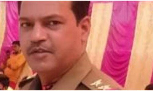 UP : पुलिस सेवा से बर्खास्त हुआ ग्रामीणों द्वारा कूटा गया आशिक मिजाज दारोगा, रात के अंधेरे में जाता था गांव UP : पुलिस सेवा से बर्खास्त हुआ ग्रामीणों द्वारा कूटा गया आशिक मिजाज दारोगा, रात के अंधेरे में जाता था गांव