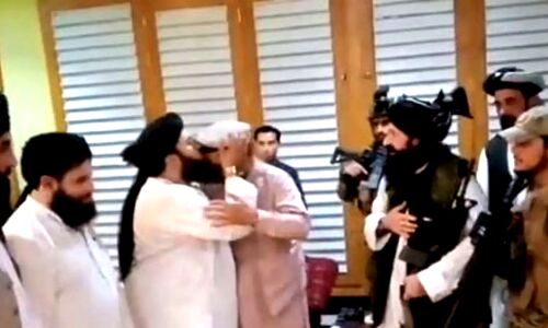 अफगानिस्तान : पूर्व राष्ट्रपति अशरफ गनी को बड़ा झटका, भाई हशमत गनी ने तालिबान का किया समर्थन