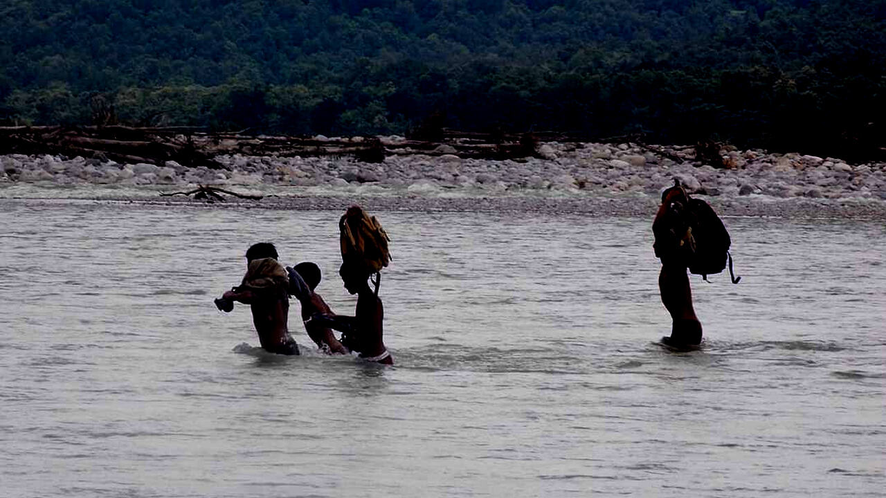 उत्तराखंड : हर बरसात में काला पानी की सज़ा भुगतते हैं चुकुम गांव के यह वाशिंदे