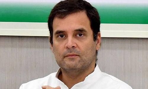 राहुल का हमला-पीएम ने 70 साल में बनी देश की पूंजी बेच दी, सरकार चंद उद्योगपतियों के लिए कर रही काम