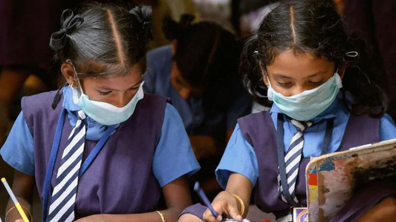 कोर्ट ने IAS-IPS अफसरों के बच्चों के दाखिले का मांगा ब्यौरा लेकिन सरकारी स्कूल पहली पसंद क्‍यों नहीं हैं ?