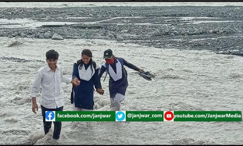 Ground Report : निहाल नदी लील रही कालाढूंगी के धापला गांव को, ग्रामीण करने लगे हैं अब विस्थापन की मांग