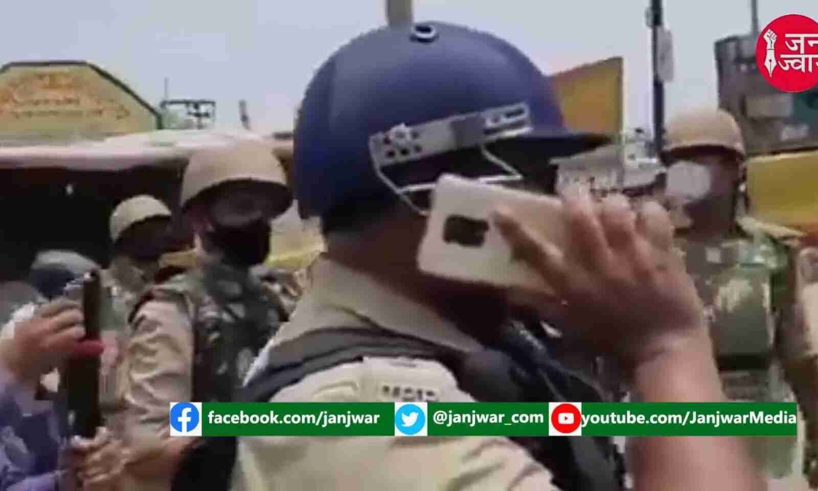 इटावा में एसपी सिटी को थप्पड़ मारने के आरोप में जेल से छूटे युवक को BJP का इनाम, बना भाजयुमों जिलाध्यक्ष