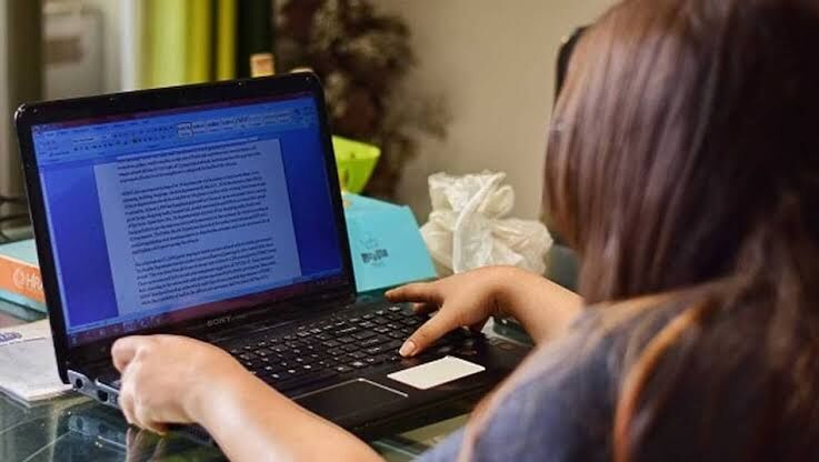 पढ़ाई के लिए दिलाया मोबाइल तो सोशल मीडिया पर न्यूड फोटोज डालने लगी बेटी, पैरेंट्स को आया हार्ट अटैक