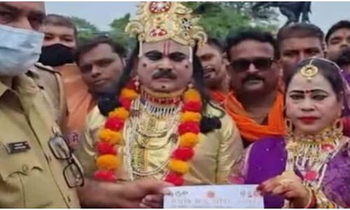 ताजमहल में हो हिंदू देवी-देवता की एंट्री वर्ना लटकेगा ताला, श्रीकृष्ण की पोशाक में प्रवेश ना मिलने पर हिंदू संगठन का धरना