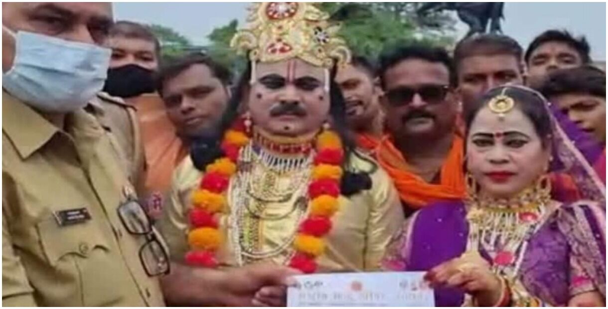 ताजमहल में हो हिंदू देवी-देवता की एंट्री वर्ना लटकेगा ताला, श्रीकृष्ण की पोशाक में प्रवेश ना मिलने पर हिंदू संगठन का धरना
