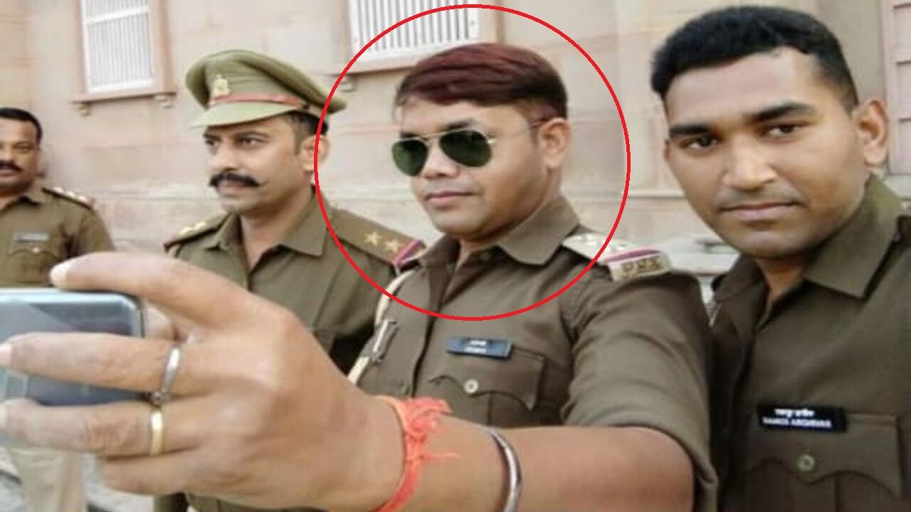 कानपुर : फेसबुक में फोटो डालने की आरोपी किशोरी पहुँची थाने, बेटी ने पिया जहर तो मां बोली बंद कमरे में करते थे पूछताछ