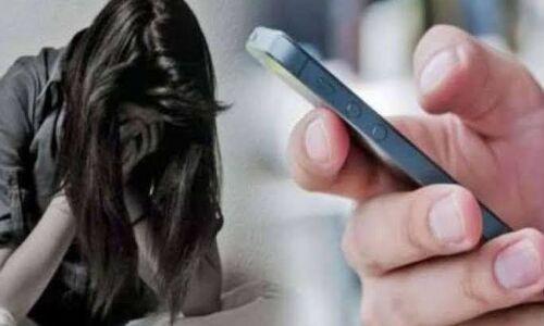 Uttar Pradesh Crime News : BHU की छात्रा का अश्लील वीडियो बनाकर की ठगी, पुलिस की गिरफ्त में 2 साइबर अपराधी