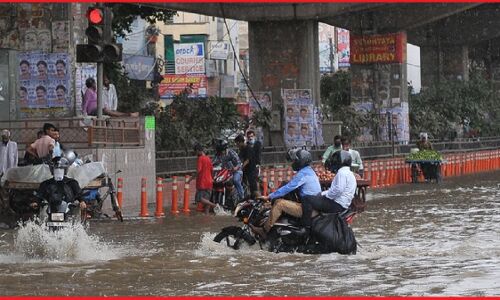 सड़कों और फ्लाई ओवर्स के गलत डिज़ाइन के कारण भी डूब रहे हैं शहर