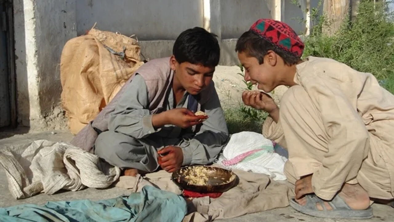अफगानिस्तान में बचा सिर्फ एक महीने का राशन, आ सकती है भुखमरी की स्थिति