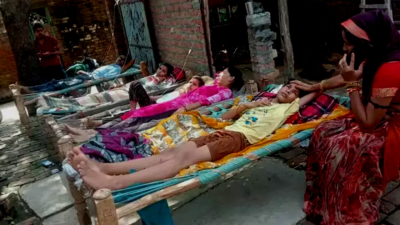 वायरल बुखार का कहर: फिरोजाबाद में अबतक 75 की मौत, तीन डॉक्टर सस्पेंड