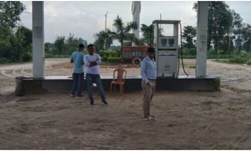 यूपी : पेट्रोल पंप कर्मियों को बाथरूम में बंद कर लूटी नकदी, फरार हुए बदमाशों को खोज रही पुलिस