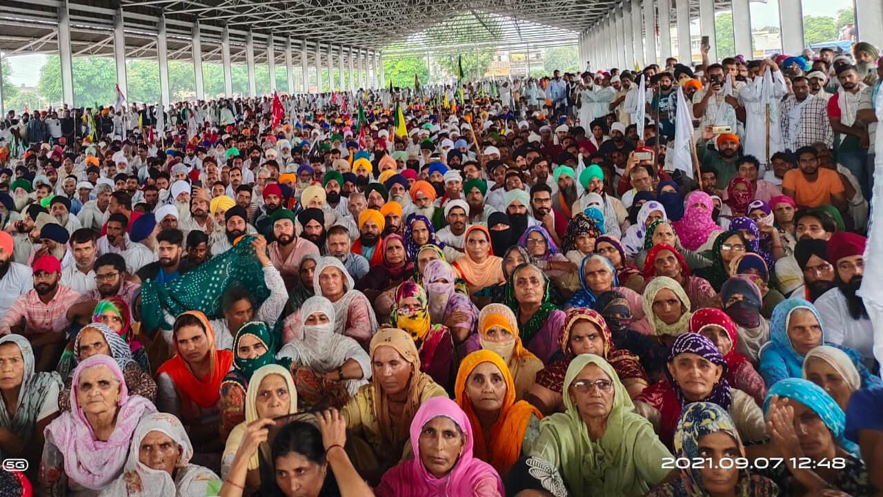 लाठीचार्ज के विरोध में किसानों की महापंचायत, 11 सदस्यीय कमेटी को बातचीत के लिए बुलाया