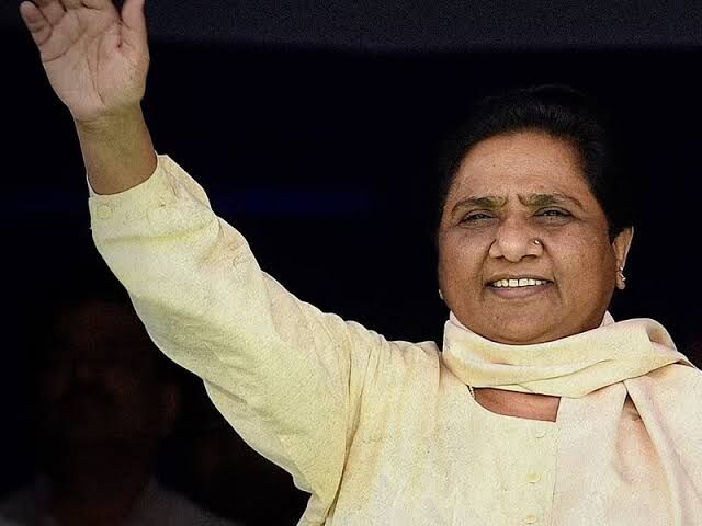 मायावती का हुआ संपूर्ण हृदय परिवर्तन, संस्कृत के श्लोक और जय श्रीराम के नारे के साथ किया चुनावी शंखनाद मायावती का हुआ संपूर्ण हृदय परिवर्तन, संस्कृत के श्लोक और जय श्रीराम के नारे के साथ किया चुनावी शंखनाद