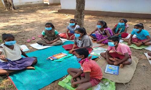 ग्रामीण क्षेत्रों के महज 4 फीसदी SC-ST बच्चे ही नियमित तौर पर कर पा रहे ऑनलाइन पढ़ाई :सर्वे