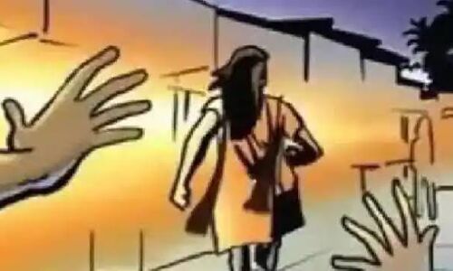 लफंगों के डर से छात्राओं ने स्कूल आना छोड़ा तो मनचले अब शिक्षिकाओं के पीछे पड़े, थाने में शिकायत दर्ज लफंगों के डर से छात्राओं ने स्कूल आना छोड़ा तो मनचले अब शिक्षिकाओं के पीछे पड़े, थाने में शिकायत दर्ज