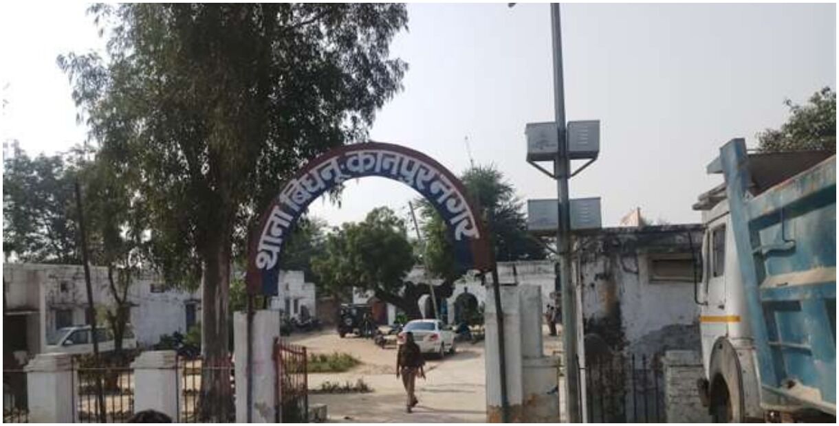 कानपुर : प्लॉट विवाद में दो दरोगाओं में जमकर हुई मारपीट, लखनऊ वाला पहुँचा अस्पताल