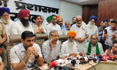 किसानों पर लाठीचार्ज की जांच करेंगे रिटायर्ड जज, आयुष सिन्हा भेजे लम्बी छुट्टी पर,  किसान प्रतिनिधियों ने किया आंदोलन खत्म करने का ऐलान