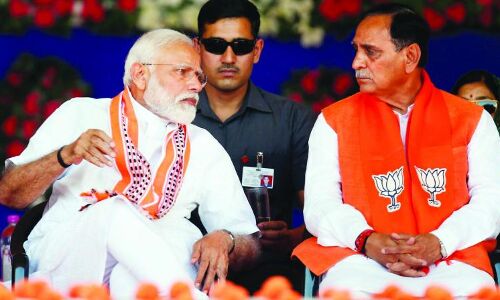 बड़ी खबर  : गुजरात के मुख्यमंत्री विजय रूपाणी का इस्तीफा, बड़ा सवाल कौन बनेगा अगला CM