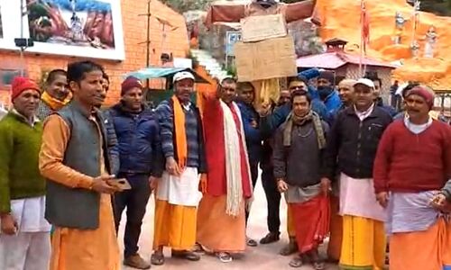 तीर्थ पुरोहित भयंकर गुस्से में, उत्तराखंड की BJP सरकार के गले का फांस क्यों बन गया देवस्थानम बोर्ड